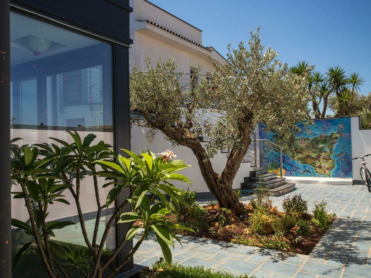 Bed and Breakfast Tra Le Braccia Di Morfeo Terrasini Exterior foto