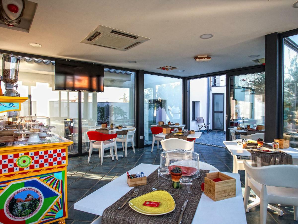 Bed and Breakfast Tra Le Braccia Di Morfeo Terrasini Exterior foto