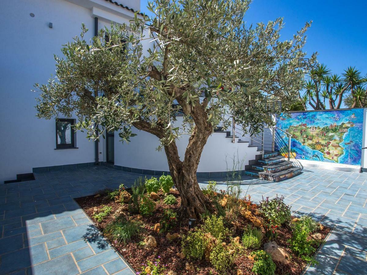 Bed and Breakfast Tra Le Braccia Di Morfeo Terrasini Exterior foto